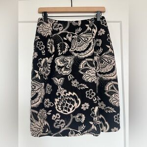 Dana Buchman 100% Silk Printed Skirt – Size 8 🖤